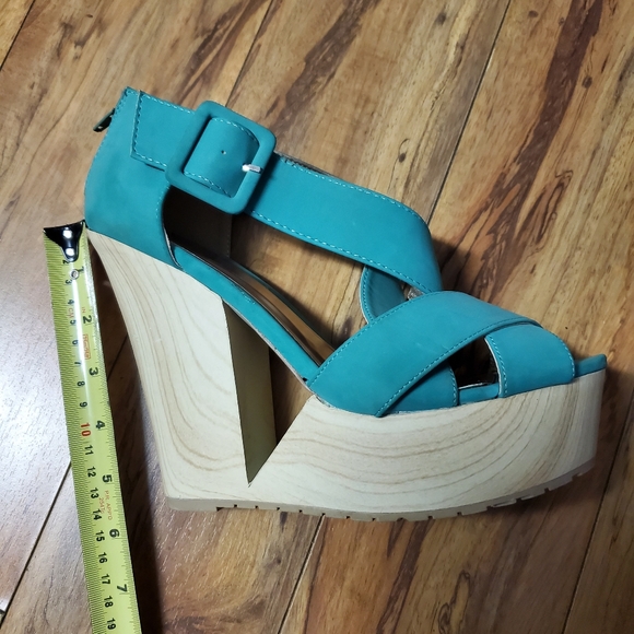 Shoes - Picture 4 of 4